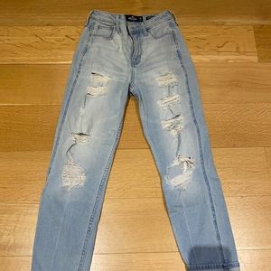 light wash mom jeans